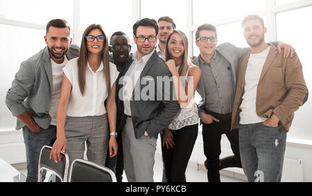 Ambitieux business team standing in a modern office Banque D'Images