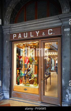 Venise, Italie - 12 août 2017 : Pauly, célèbre verre de Murano boutique en place Saint Marc à Venise, Italie Banque D'Images