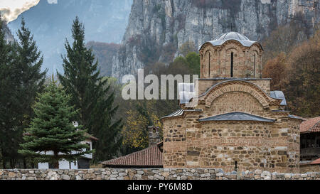 Beau monastère orthodoxe Poganovo, près de Belgrade, Serbie, dans le canyon de la rivière Jerma Banque D'Images