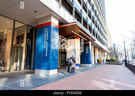 Washington DC, USA - 9 mars 2018 Demande de passeport : Centre de l'Agence dans la capitale des États-Unis, les panneaux pour la réception diplomatique US D'entrée, Banque D'Images