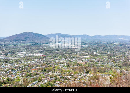 Roanoke, USA - April 18, 2018: Aerial Cityscape Skyline Panoramic panorama view of city in Virginia during spring with mountains, during sunny day Banque D'Images