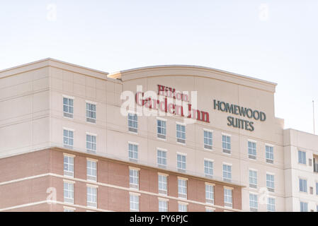 Atlanta, États-Unis - 20 Avril 2018 : Hilton Garden Inn signer sur la construction en Géorgie city, l'établissement Homewood Suites, libre et du ciel Banque D'Images