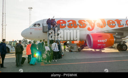 Copenhague, le 8 septembre 2017 : Que des passagers d'EasyJet airline l'embarquement à l'avion Banque D'Images