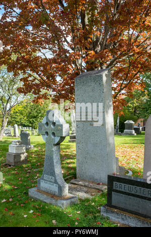 Alden Nowlan tombe à Forest Hill Cemetery, Fredericton Banque D'Images