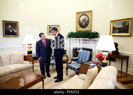 Le président Barack Obama rencontre le roi Abdallah de Jordanie dans le bureau ovale 4/21/09 Photo Officiel de la Maison Blanche par Pete Souza Banque D'Images