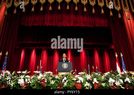 Le président Barack Obama parle de l'Université du Caire au Caire, jeudi 4 juin 2009. Dans son discours, le président Obama a appelé à un "nouveau départ entre les États-Unis et les musulmans", déclarant que "ce cycle de méfiance et de discorde doit prendre fin". Photo Officiel de la Maison Blanche par Chuck Kennedy Banque D'Images