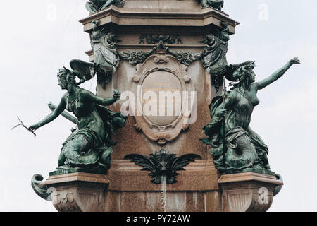 Close-up. Fontaine avec un nom Mendebrunnen à Leipzig en Allemagne. Vue de la ville. Banque D'Images