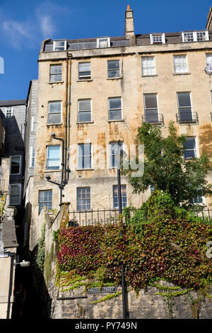 L'arrière de maisons dans le parangon à de Walcot Street, Bath, Somerset Banque D'Images