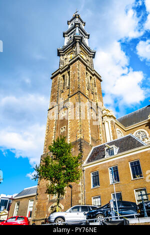 Tour de la Westerkerk historique d'Amsterdam près de la maison d'Anne Frank au Canal Prinsengracht (Prince) dans le quartier Jordaan d'Amsterdam Banque D'Images