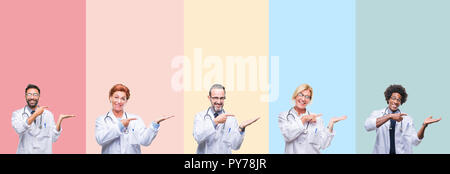 Collage des bandes colorées sur les médecins professionnels fond isolé surpris et souriant à la caméra tout en se présentant avec la main et l'esprit de pointage Banque D'Images