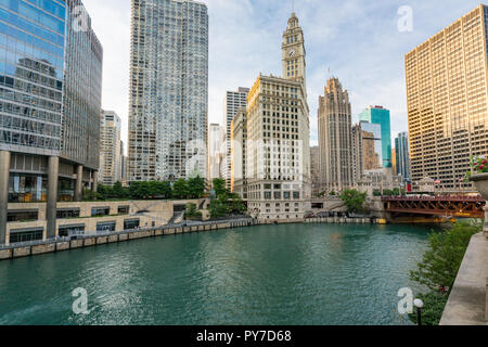 Le centre-ville de Chicago, le long de la rivière Chicago près de Michigan Avenue. Banque D'Images