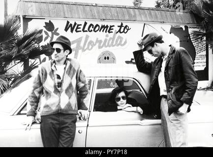 Titre original : Stranger than PARADISE. Titre en anglais : Stranger than PARADISE. Année : 1984. Réalisateur : Jim Jarmusch. Stars : RICHARD EDSON ; John Lurie, ESZTER BALINT. Credit : PRODUCTION DE FILMS/CINESTHESIA GROKENBERGER / Album Banque D'Images