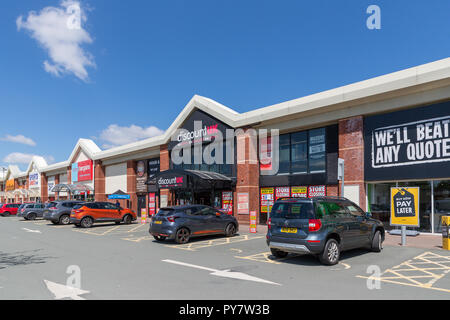 La direction de Warrington au Royaume-Uni d'escompte sur le Riverside Retail Park. Le magasin a maintenant fermé Banque D'Images