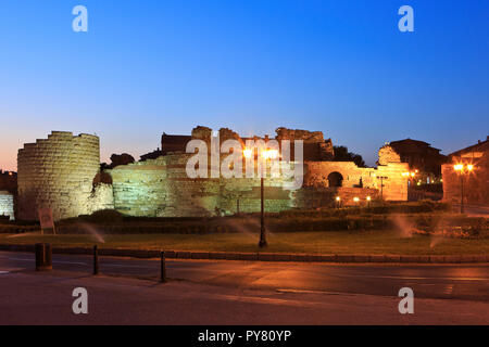 Les anciennes fortifications à l'entrée de Nessebar, Bulgarie Banque D'Images