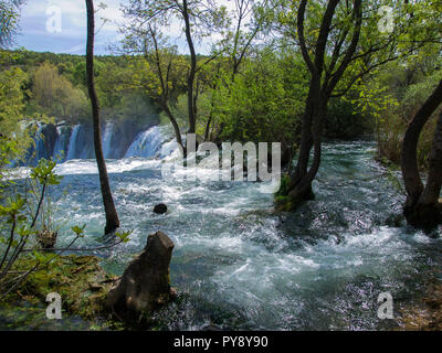 Déboulant en forme de fer à cheval, Cascade de Kravica Banque D'Images