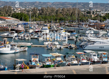 Une vue de zone touristique et port de Paphos, Paphos, Chypre. Banque D'Images
