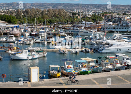 Une vue de zone touristique et port de Paphos, Paphos, Chypre. Banque D'Images
