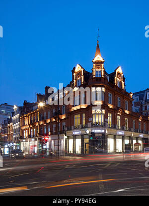 Oxford Street, vues de détail général au crépuscule. Stock d'architecture, Londres, Royaume-Uni. Architecte : NA , 2017. Banque D'Images