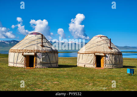 Le Kirghizistan, province de Naryn, chanson, lac Kol Kirghiz Nomad's camp de yourte Banque D'Images