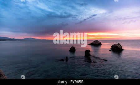Lever du soleil sur la plage de Motril, en Espagne, en octobre. Banque D'Images
