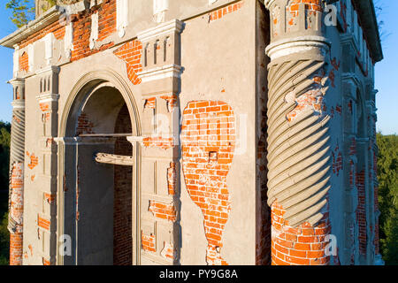 Fragment du clocher de l'église de Saint Nicolas le Wonderworker dans le village d'Argunovo. Région de Moscou de la Russie. Banque D'Images