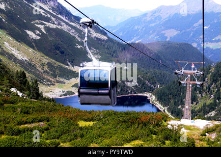 Télécabine d'été voyageant d'Uttendorf au Weissee au sommet de la montagne - beau paysage dans la nature Banque D'Images