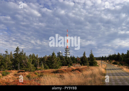 Le mont Brocken dans l'automne. Plus haut sommet de la chaîne de montagnes du Harz, Saxe-Anhalt, Allemagne. Banque D'Images