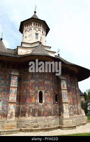 Église du Monastère Moldovita dans une enceinte fortifiée avec des fresques de 1537, partie de la Bucovine en Roumanie, groupe Monastère Banque D'Images