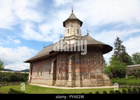 Église du Monastère Moldovita dans une enceinte fortifiée avec des fresques de 1537, partie de la Bucovine en Roumanie, groupe Monastère Banque D'Images