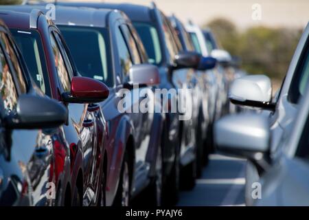 Les rangées de voitures garées sur le toit de la voiture de location center à l'Aéroport International de San Diego, en juin 2018. Dans le monde d'utilisation | Banque D'Images