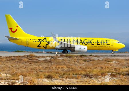 Heraklion, Grèce - 17 septembre 2018 : un Boeing 737 TUIfly avion à l'aéroport d'Heraklion (HER) en Grèce. Dans le monde d'utilisation | Banque D'Images