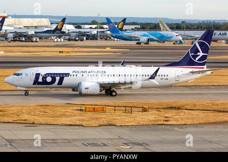 Londres, Royaume-Uni, le 1 août 2018 : LOT Polish Airlines Boeing 737-8 MAX avion de l'aéroport Heathrow de Londres au Royaume-Uni. Dans le monde d'utilisation | Banque D'Images