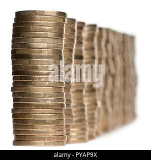 Des piles de 1 euros Pièces in front of white background Banque D'Images