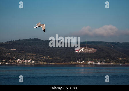 Memorial dit 'Stop' visiteur sur le coteau au-dessus de Kilitbahir, Gallipoli Banque D'Images