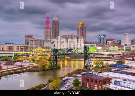 Cleveland, Ohio, USA Skyline sur la rivière. Banque D'Images