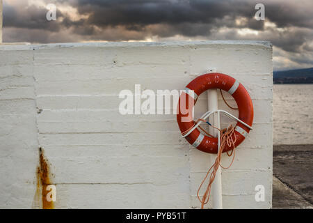 Lifering sur le port au coucher du soleil Banque D'Images