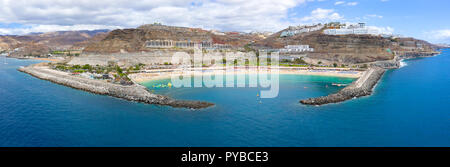 Panorama depuis l'air de la magnifique plage d''Amadores à Gran Canaria Banque D'Images