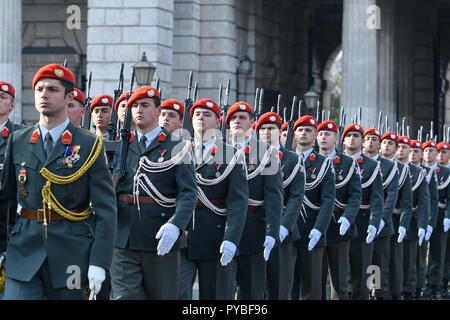 Vienne, Autriche. 26 octobre 2018. Spectacle des forces armées autrichiennes lors de la fête nationale de Vienne sur la place des héros. La photo montre les gardes de l'armée fédérale autrichienne. Crédit : Franz PERC/Alay Live News Banque D'Images