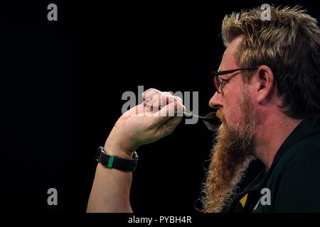 Dortmund, Allemagne. 25 octobre, 2018. firo : 25.10.2018, Dart, PDC, Unibet Championnat européen de fléchettes 2018, Dortmund Simon Whitlock (AUS), DART, jeter la moitié de la figure, l'utilisation de crédit dans le monde entier | : dpa/Alamy Live News Banque D'Images