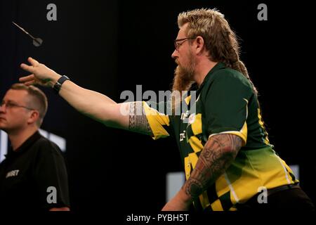 Dortmund, Allemagne. 25 octobre, 2018. firo : 25.10.2018, Dart, PDC, Unibet Championnat européen de fléchettes 2018, Dortmund Simon Whitlock (AUS), DART, jeter la moitié de la figure, l'utilisation de crédit dans le monde entier | : dpa/Alamy Live News Banque D'Images