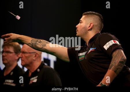 Dortmund, Allemagne. 25 octobre, 2018. firo : 25.10.2018, Dart, PDC, Unibet Championnat européen de fléchettes 2018, Dortmund Jelle Klaasen (NED), DART, jeter la moitié de la figure, l'utilisation de crédit dans le monde entier | : dpa/Alamy Live News Banque D'Images