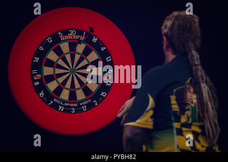 Dortmund, Allemagne. 25 octobre, 2018. firo : 25.10.2018, Dart, PDC, Unibet Championnat européen de fléchettes 2018, Dortmund Simon Whitlock (AUS), DART, jeter la moitié de la figure, l'utilisation de crédit dans le monde entier | : dpa/Alamy Live News Banque D'Images