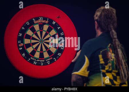 Dortmund, Allemagne. 25 octobre, 2018. firo : 25.10.2018, Dart, PDC, Unibet Championnat européen de fléchettes 2018, Dortmund Simon Whitlock (AUS), DART, jeter la moitié de la figure, l'utilisation de crédit dans le monde entier | : dpa/Alamy Live News Banque D'Images