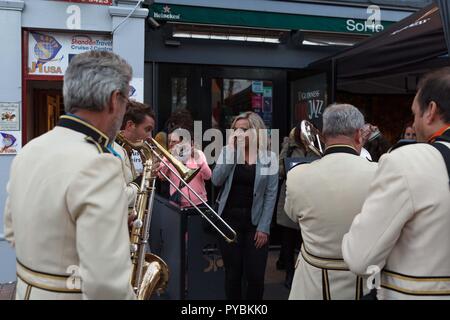 Cork, Irlande. 26Th Oct, 2018. Photographié ici est peut jour Jazz Band de Bergen op Zoom, l'Neatherlands préformage sur Grand Parade. Guinness Cork Jazz Festival Jour 1, la ville de Cork. Aujourd'hui vu les gens occuper les rues de la ville de Cork comme le Guinness Cork Jazz Festival a commencé. Credit : Damian Coleman/Alamy Live News. Banque D'Images