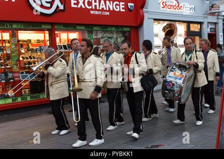 Cork, Irlande. 26Th Oct, 2018. Photographié ici est peut jour Jazz Band de Bergen op Zoom, l'Neatherlands préformage sur Grand Parade. Guinness Cork Jazz Festival Jour 1, la ville de Cork. Aujourd'hui vu les gens occuper les rues de la ville de Cork comme le Guinness Cork Jazz Festival a commencé. Credit : Damian Coleman/Alamy Live News. Banque D'Images