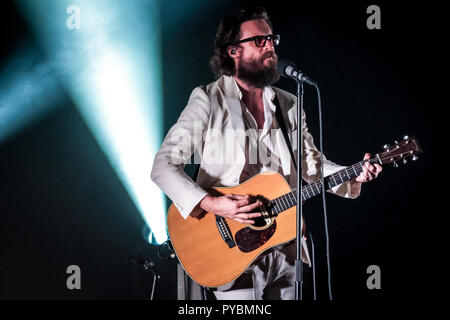 Gateshead, Royaume-Uni. 26 octobre 2018. Le Père John Misty (Josh Tillman) effectue au Sage Gateshead le 26 octobre 2018. Crédit : Thomas Jackson/Alamy Live News Banque D'Images