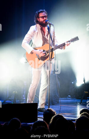 Gateshead, Royaume-Uni. 26 octobre 2018. Le Père John Misty (Josh Tillman) effectue au Sage Gateshead le 26 octobre 2018. Crédit : Thomas Jackson/Alamy Live News Banque D'Images