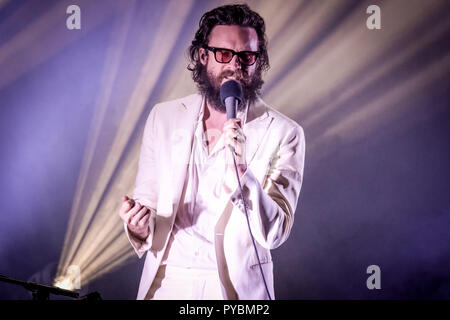 Gateshead, Royaume-Uni. 26 octobre 2018. Le Père John Misty (Josh Tillman) effectue au Sage Gateshead le 26 octobre 2018. Crédit : Thomas Jackson/Alamy Live News Banque D'Images