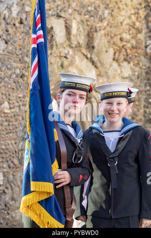 Brentwood, Royaume-Uni. 27 octobre 2018. Royal British Legion Poppy lancement appel Brentwood, Essex cdets attendre le lancement. Ian Davidson Crédit/Alamy Live News Banque D'Images