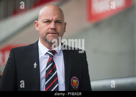 Broadhurst Park, UK, Moston est fréquemment desservie par. 27 octobre 2018. United FC nouvellement nommé manager de Manchester Neil Reynolds arrive au Broadhurst Park, avant de Moston est fréquemment desservie par la Ligue Nationale Amérique du match contre Brackley Town Photo par Matt Wilkinson 07814960751 27/10/2018 Credit : Matthew Wilkinson/Alamy Live News Banque D'Images